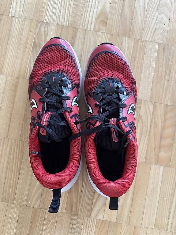 Scarpe per ragazzi: Nike Cosmic Runner rot Gr. 36.5 – Usato da Wangen ZH venduto da estrellita13