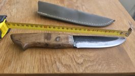 Handgefertigtes Messer aus robustem LKW-Stahl  