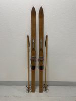 Ski (KN), fahrbare Holzski, Ende 1950er Jahre, mit Stöcken