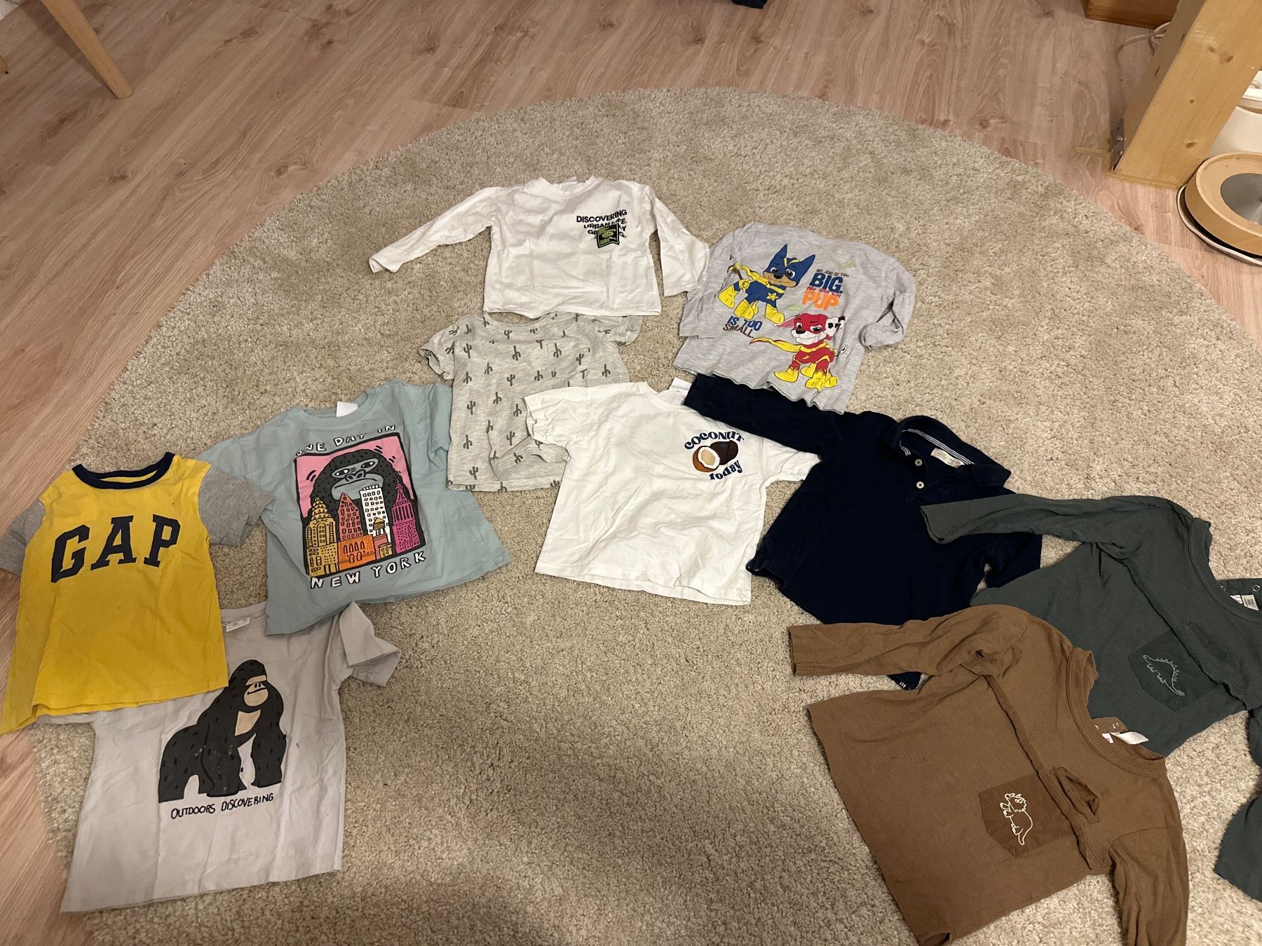 Lotti & Set di vestiti: T-Shirt 3/4 jahre 104 cm – Usato da Rapperswil BE venduto da aro_66tx