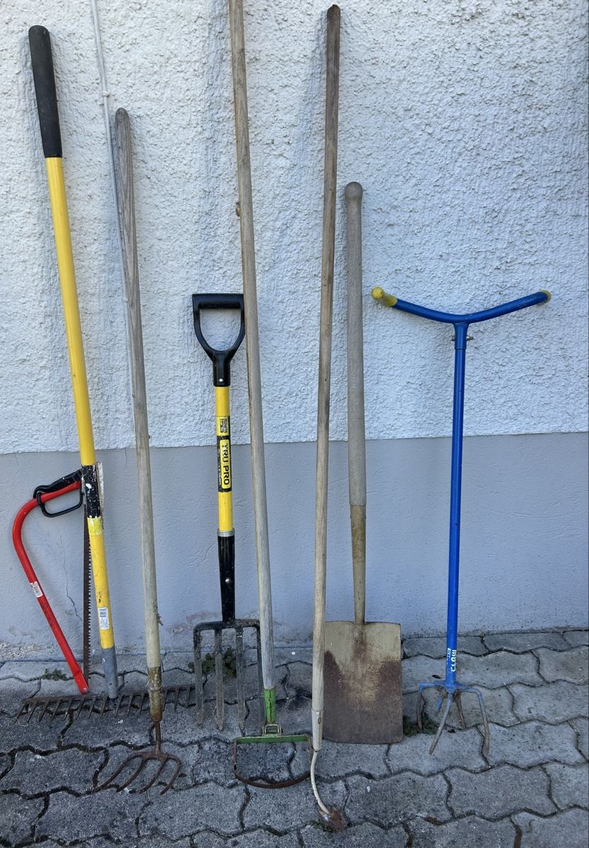 Tous les outils: 8 diverse Gartensachen – D'occasion à Winterthur par stella67