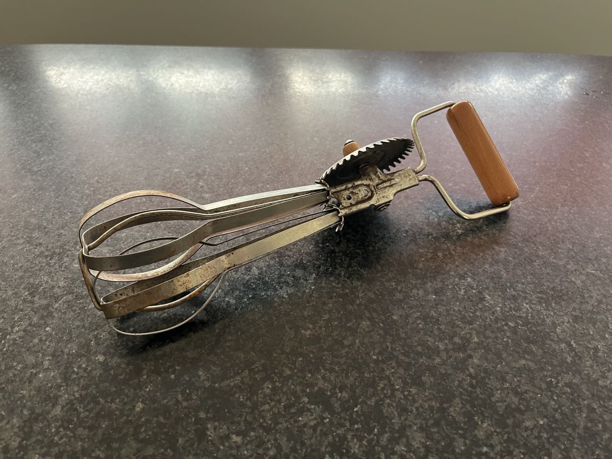 Appareils de cuisine: Handrührgerät mit Holzgriff – D'occasion à Basel par oosummerrainoo