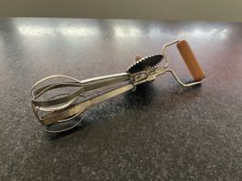 Handrührgerät mit Holzgriff