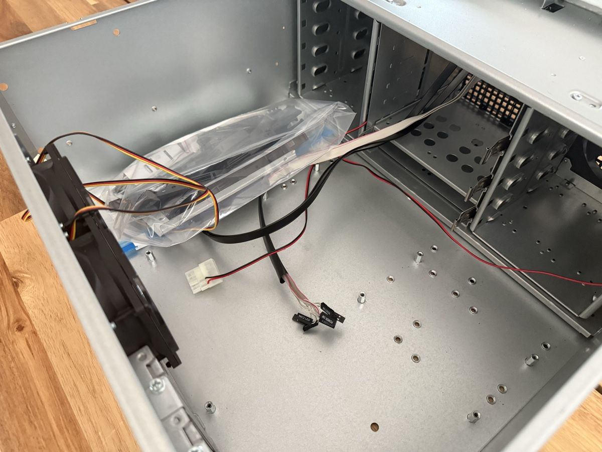 Custodie: Inter-Tech IPC 4U-40248 19” Servergehäuse – Usato da Adlikon b. Regensdorf venduto da patzkaal 3