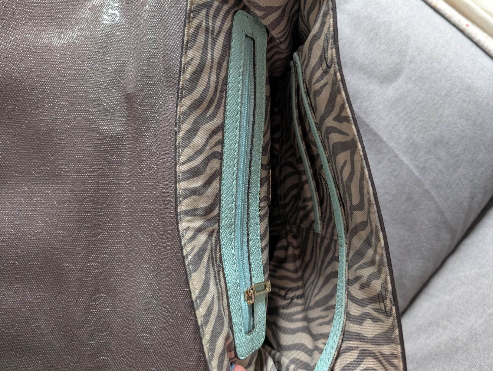 Guess Borse da donna: Sac à main Guess Gris / Turquoise – Usato da Lavey-Village venduto da dol_d2fj 1