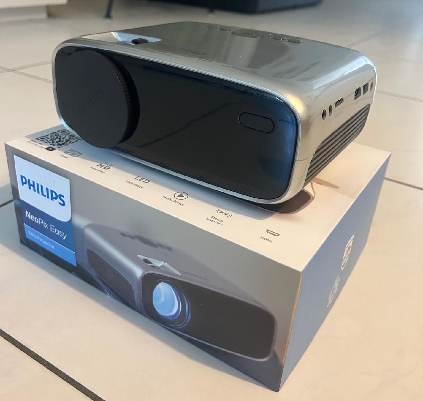 Philips Vidéoprojecteurs: Projecteur et écran – D'occasion à Port par Lopi-um