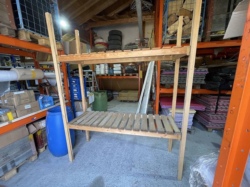 Scaffali: Massive Holzregale zu verkaufen  – Usato da Reichenbach i. K. venduto da fra_vpj6