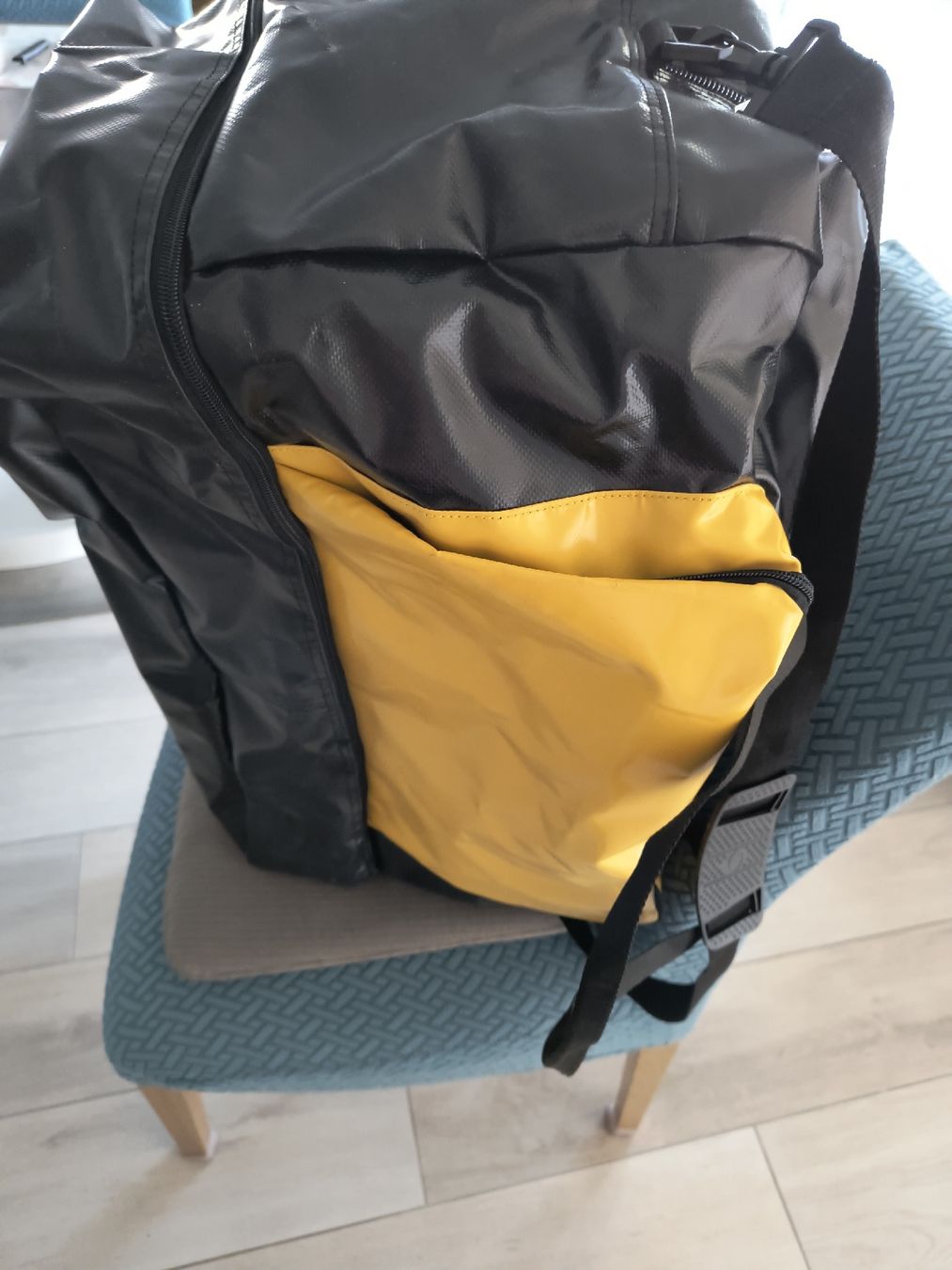 Borse: Grosse Reisetasche schwarz gelb  – Usato da Schöfflisdorf venduto da kin_2dp9 3
