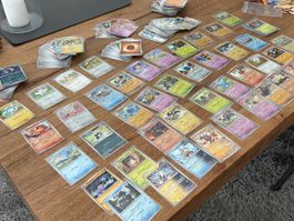 Pokemon Surging Sparks - über 300 Karten neuwertig