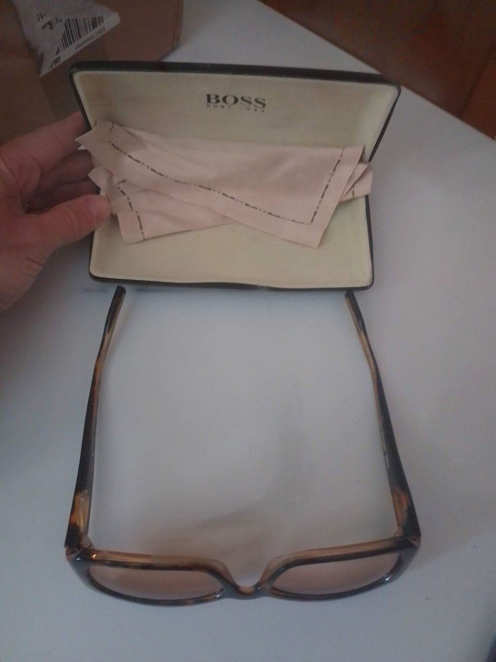 Occhiali & Lenti: Hugo Boss Sonnenbrille mit Etui – Usato da Gurtnellen venduto da AlexandraB51 2