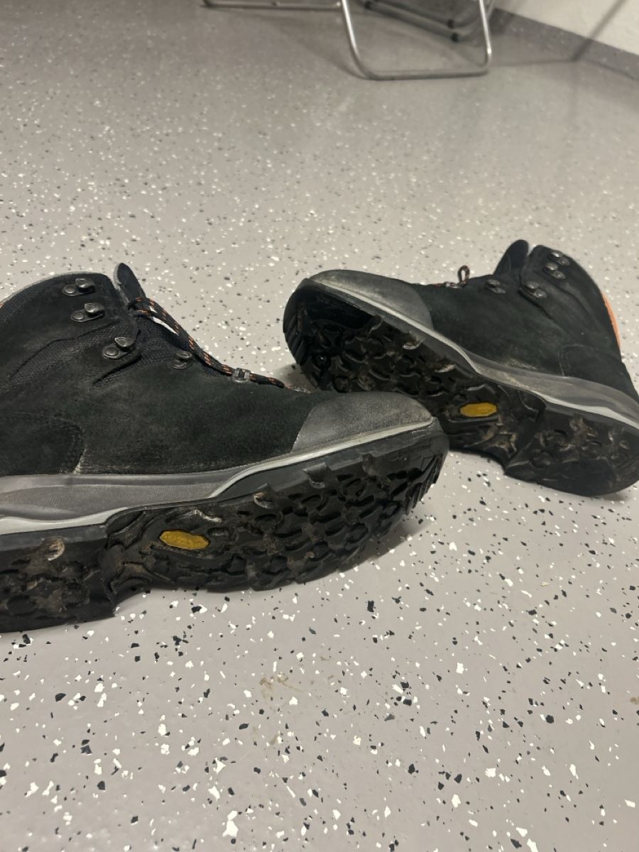 Scarpe da uomo: Wanderschuhe Lowa Gr. 7.5 – Usato da Sachseln venduto da Mbueffel 2