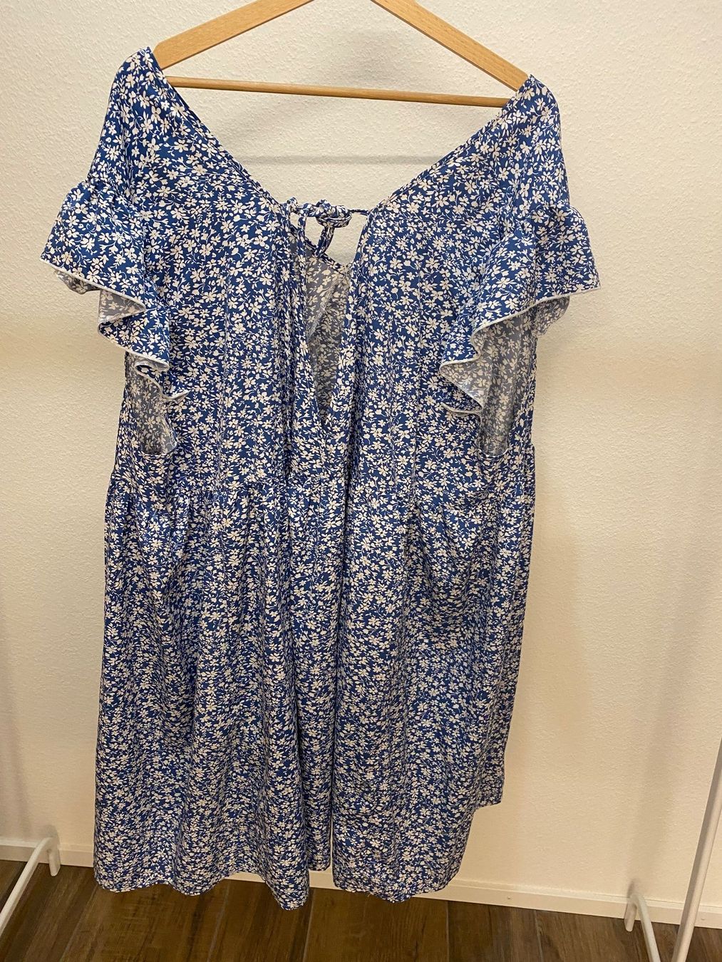 Shein Kleider: Blumenkleid blau / weiss Gr. 54 / 56 – Gebraucht aus Pratteln von a23_j2gs 9
