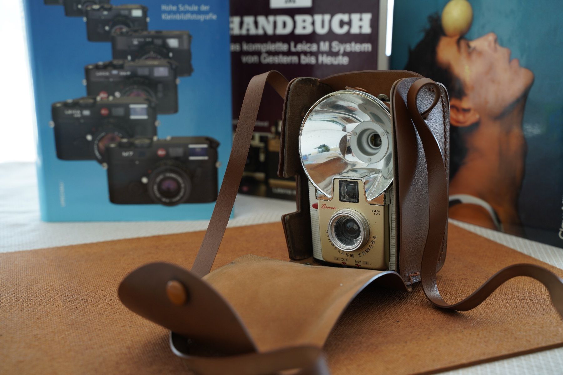 Kodak Fotocamera: Kodak Brownie Starflash Kamera Camera - Hülle – Difettoso da Dagmersellen venduto da sim_zqh8