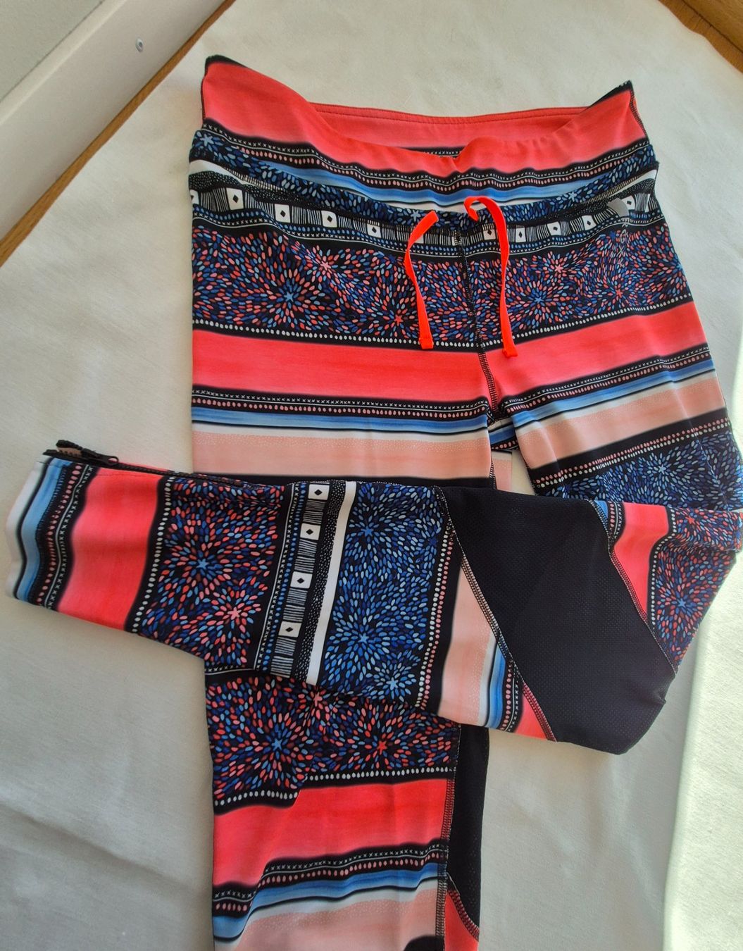 Leggings: Legging joyeusement coloré Roxy – Gebraucht aus Ballaigues von Akevit 2