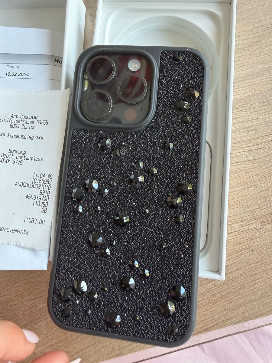 Apple Telefoni cellulari / Smartphones: Apple iPhone 15 Pro schwarz mit Hülle – Usato da Fällanden venduto da Ann2024 3