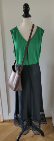 Trenery: haut en viscose vert (taille L)