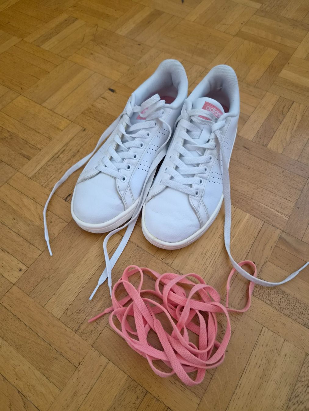 Chaussures femmes: Adidas Cloudfoam Sneaker, Grösse 38 2/3, Weiss – Neuf (Voir description) à Genève par sve_kk28