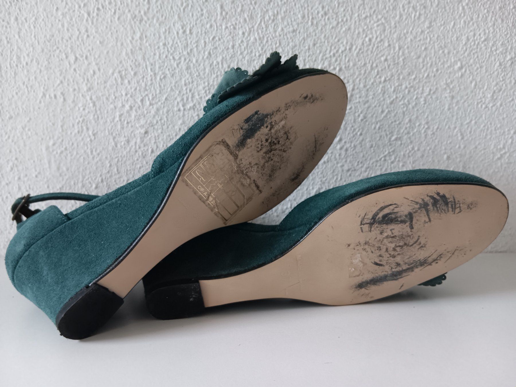 Scarpe da donna: LA BOUTIQUE Chaussures / Schuhe pointure / Nummer 37 – Usato da Cossonay-ville venduto da Super-Price-Quality 8