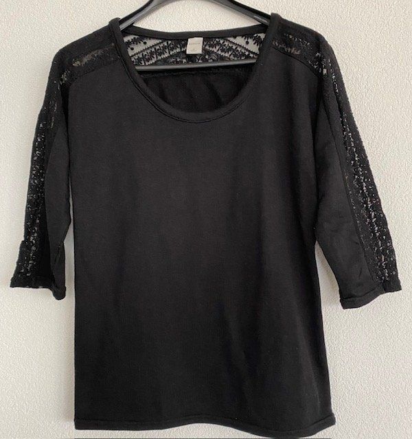 Zebra Pullover & Sweatshirts: Schwarzes Zebra Shirt Gr. M mit Spitzenärmeln – Gebraucht aus Ergisch von July64