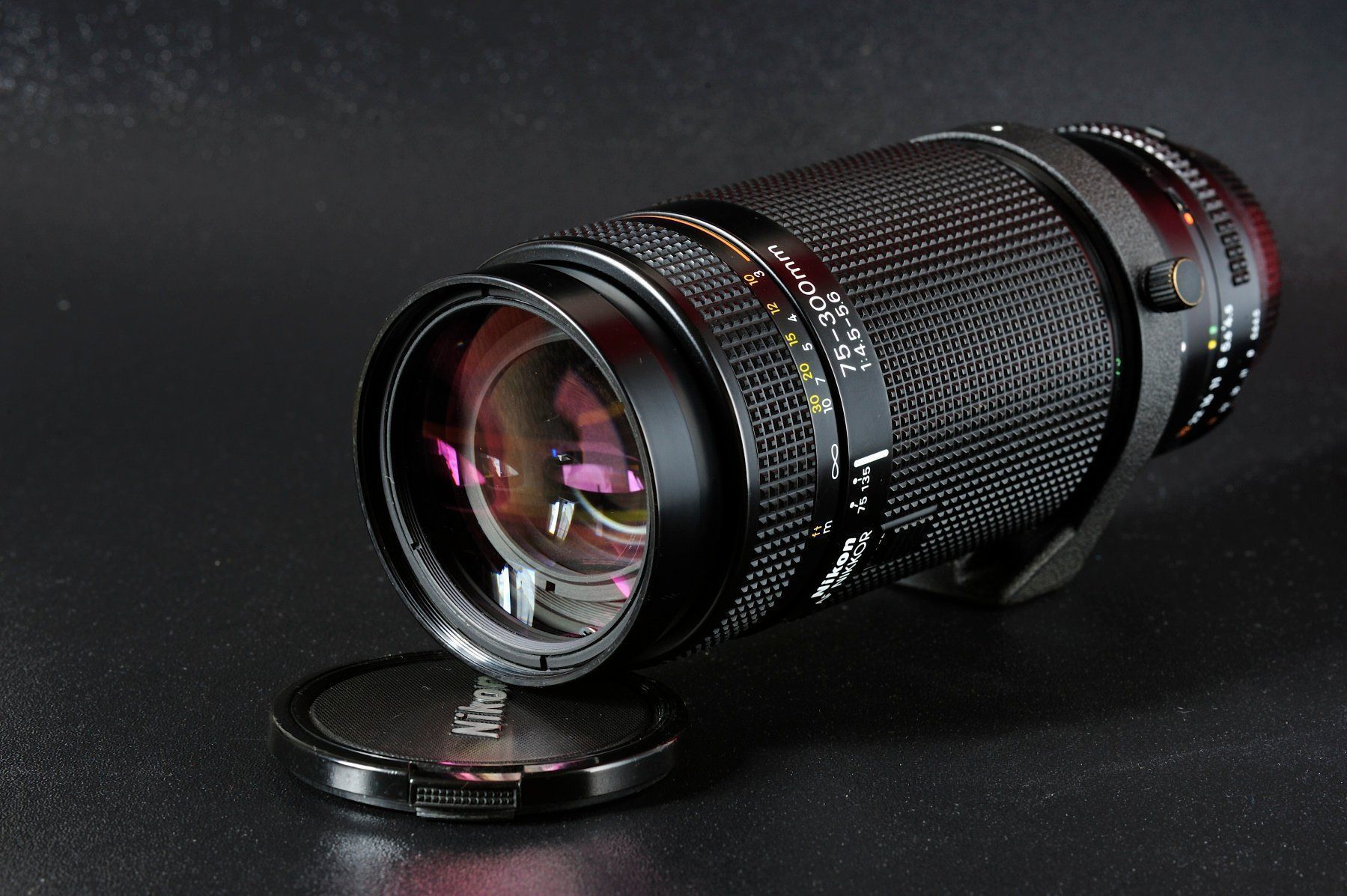 Nikkor Objectifs: Nikon Nikkor 75-300 "Sehr Scharf" – D'occasion à Fleurier par im_ghl