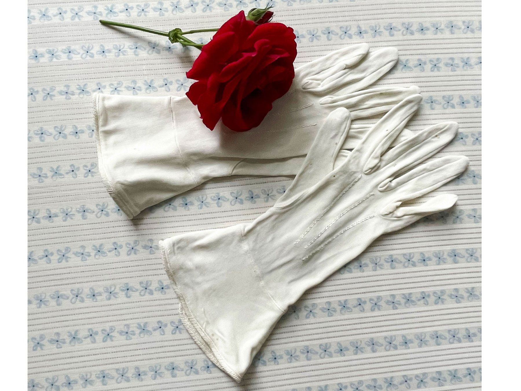 Gants & mitaines : Handschuhe antik Seide offwhite ecru ca. 1920s – D'occasion à Brüttisellen par Buxus