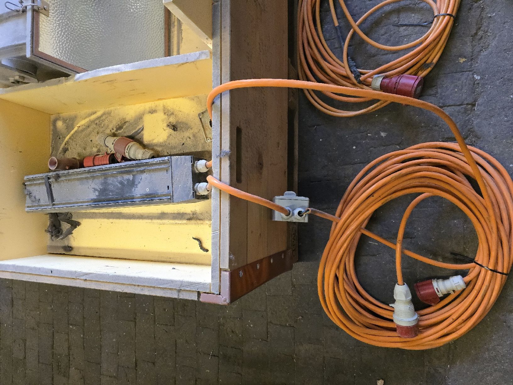 Lampade: 2000 Watt Strahler Baustelle Halle – Usato da Frümsen venduto da M.dnaleiw 6