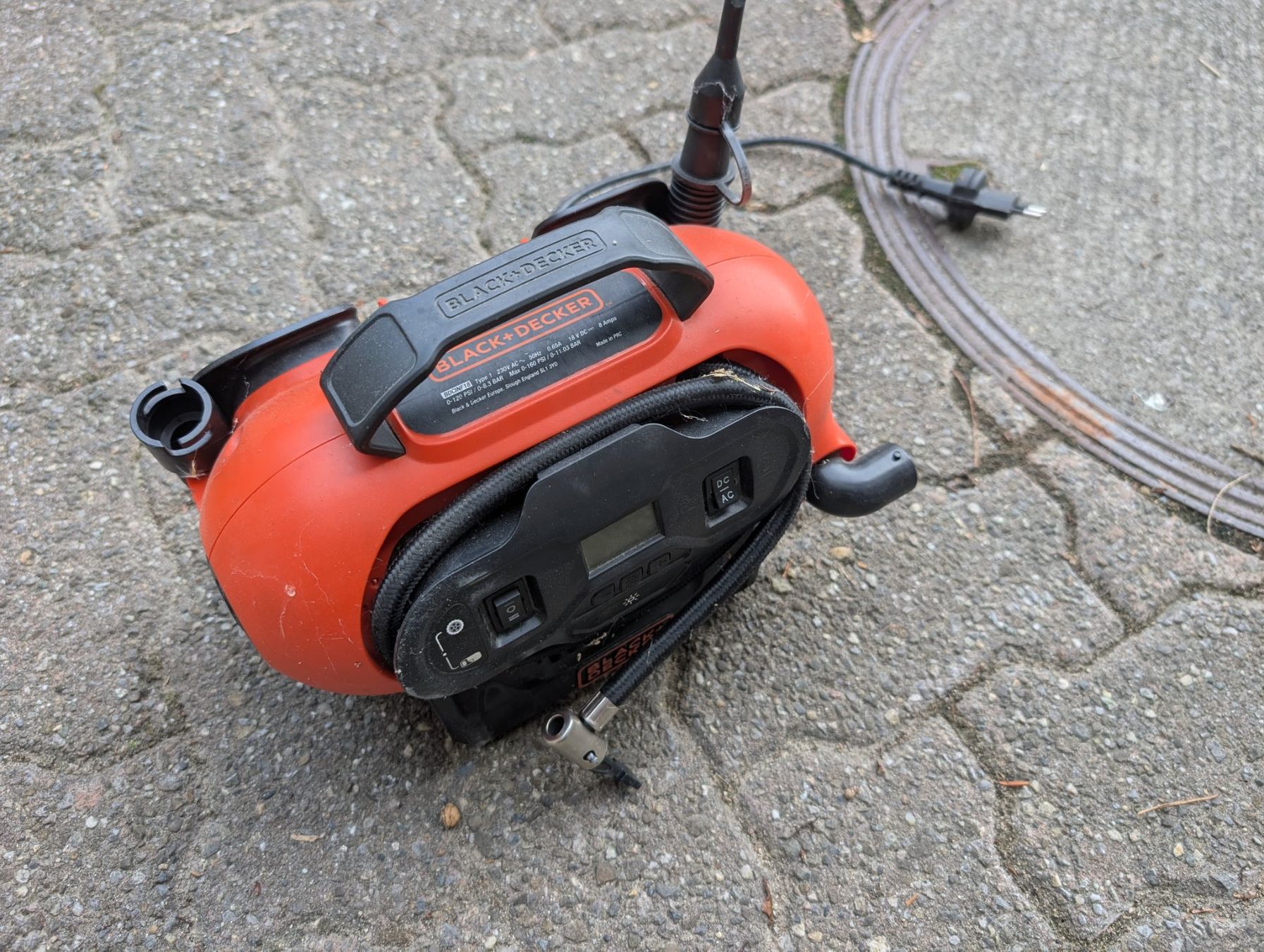 Compressori: Black und Decker Schrauber und Pumpe/Kompressor – Usato da Safnern venduto da Piotr
