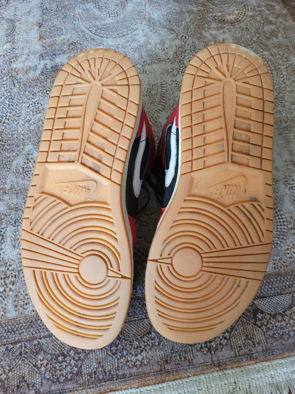 Jordan Herrenschuhe: Jordan 1 Mid rot schwarz Grösse 42.5 – Gebraucht aus Richterswil von Ybri 5