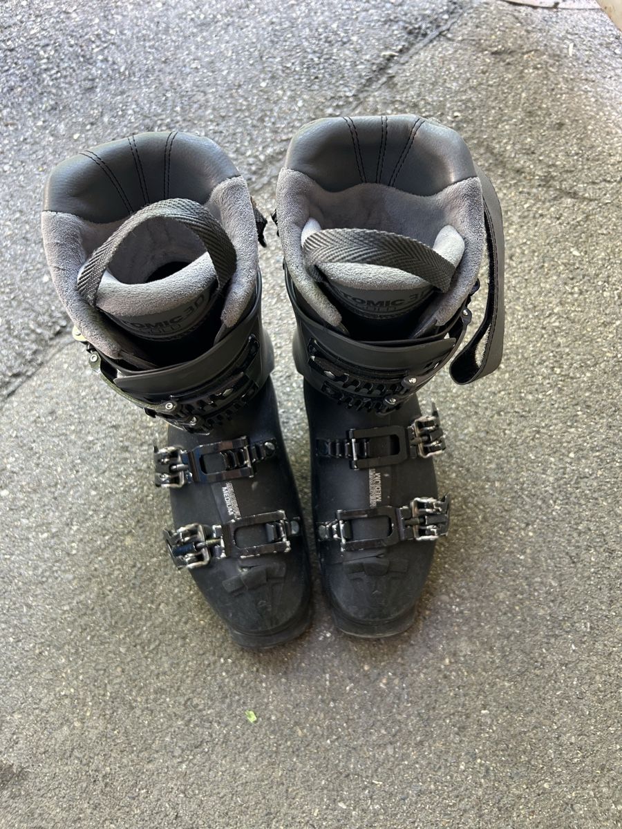 Skis: ski schuhe atomik – D'occasion à Zürich par 11Zitronenfalter