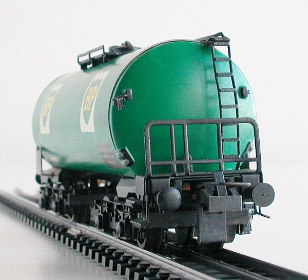 Trix Modellini di ferrovie: Trix Kesselwagen BP der DB Spur H0 – Usato da Oberwil BL venduto da Klang 2