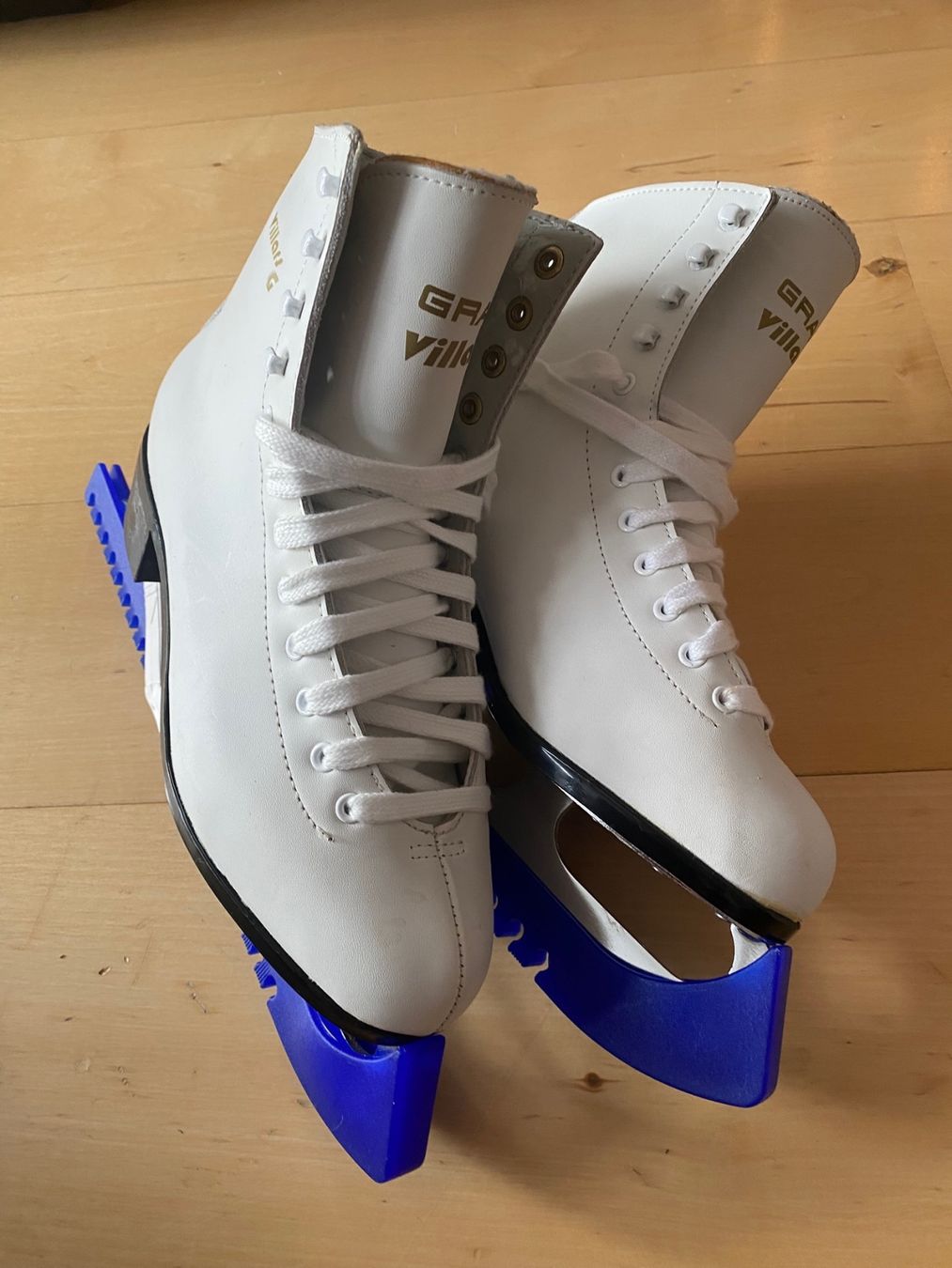 Graf Pattini da ghiaccio: Graf Villars Eiskunstlaufschuhe - Gr 41 - Damen – Usato da Altenrhein venduto da DamnitTom
