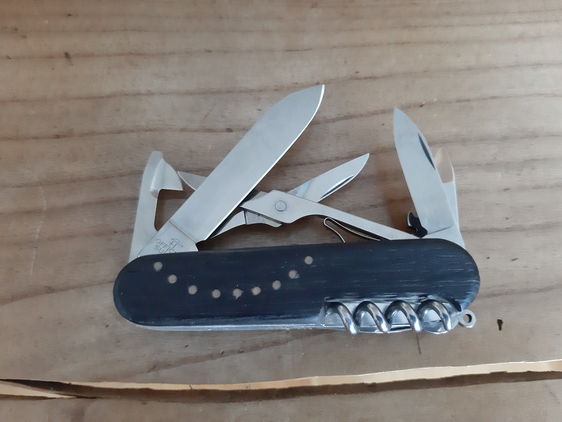 Victorinox Couteaux de poche: Taschenmesser - Victorinox – D'occasion à Laupen BE par R11rs 1