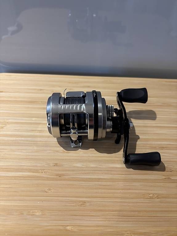 Tamburi & Mulinelli: Baitcast Rolle Big Bait Deukio – Usato da Schüpfheim venduto da Schnisu 2