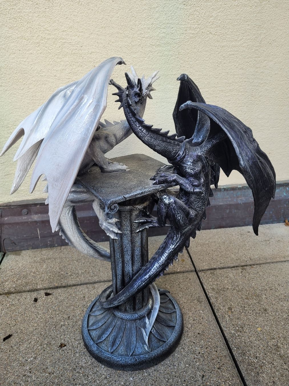 Sculture & Statue: Drachenfigur Dark White 50 cm hoch – Nuovo (secondo la descrizione) da Pratteln venduto da Imus66