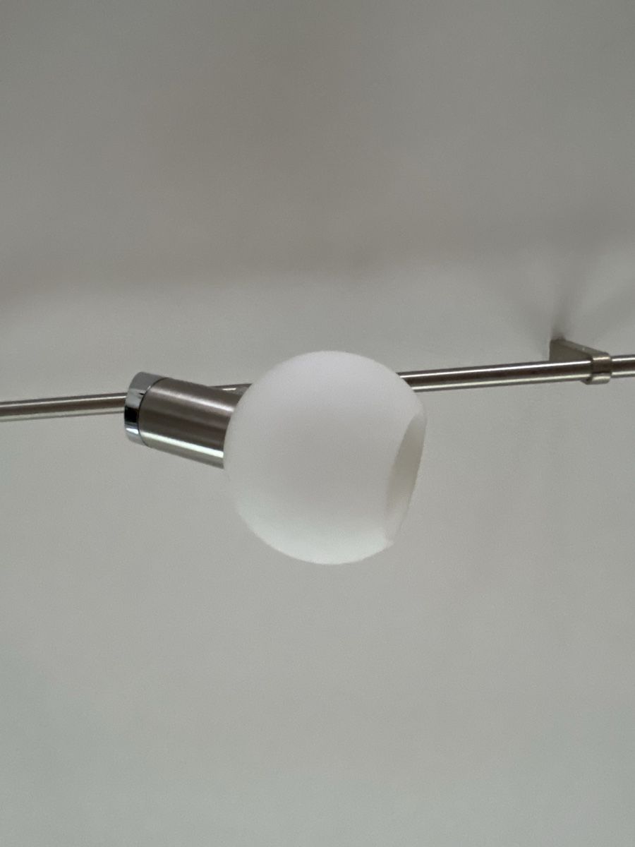 Kronleuchter & Deckenlampen: Grosse Deckenlampe, Metall, mit sechs Lampen – Gebraucht aus Brüttisellen von MaWa26 1