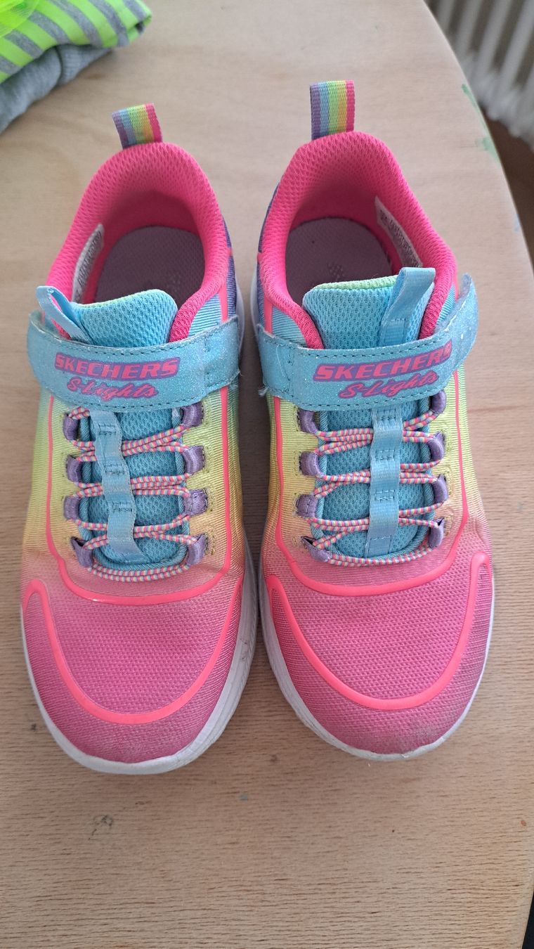 Skechers Scarpe per ragazze: Skechers Gr. 34 mit Licht – Usato da Rapperswil SG venduto da divadei
