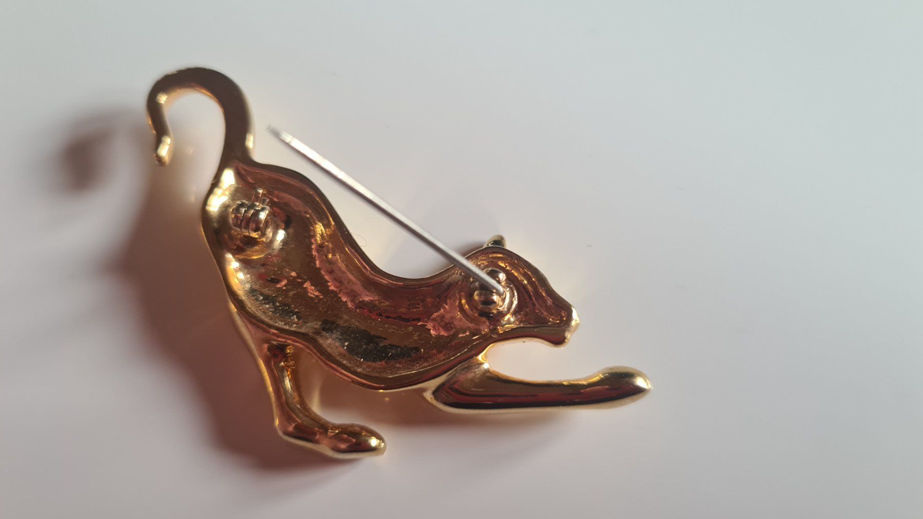 Spille & Fermagli: Modeschmuck Brosche goldene Katze in Buckelstellung – Usato da Frauenfeld venduto da Purzli 2