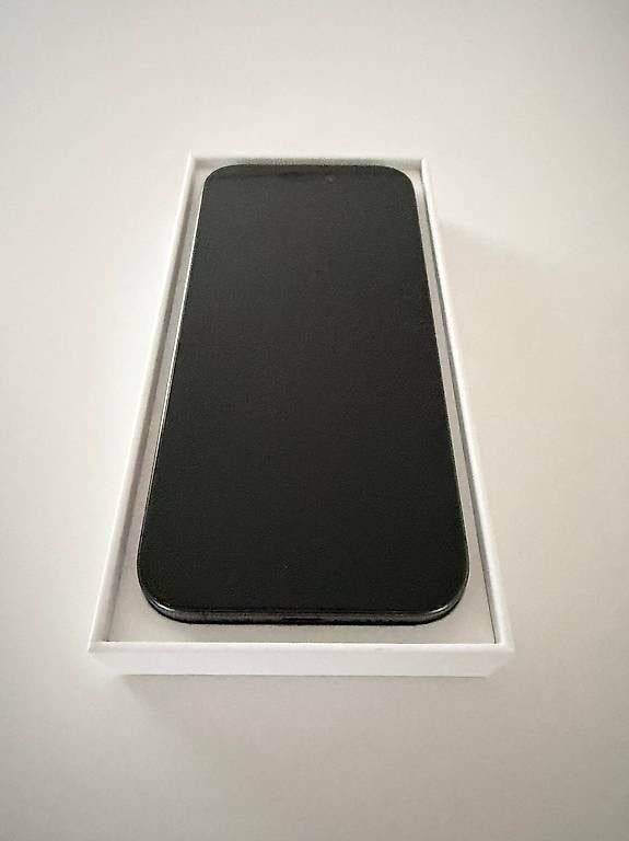 Telefoni cellulari / Smartphones: iPhone 15 Pro Grau / 128 GB – Usato da Luzern venduto da tom_7x7x