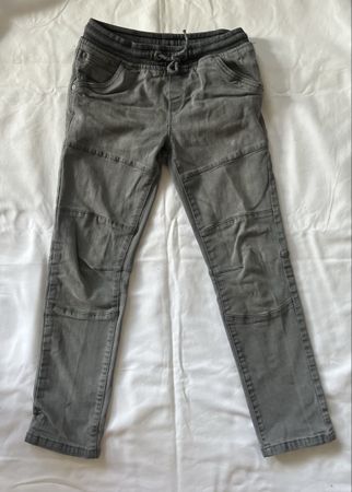 Kinderhose/Jeans Gr. 140 (C&A)