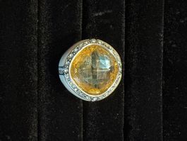 Ring mit gelbem Stein und Kristallen Grösse etwa 20mm