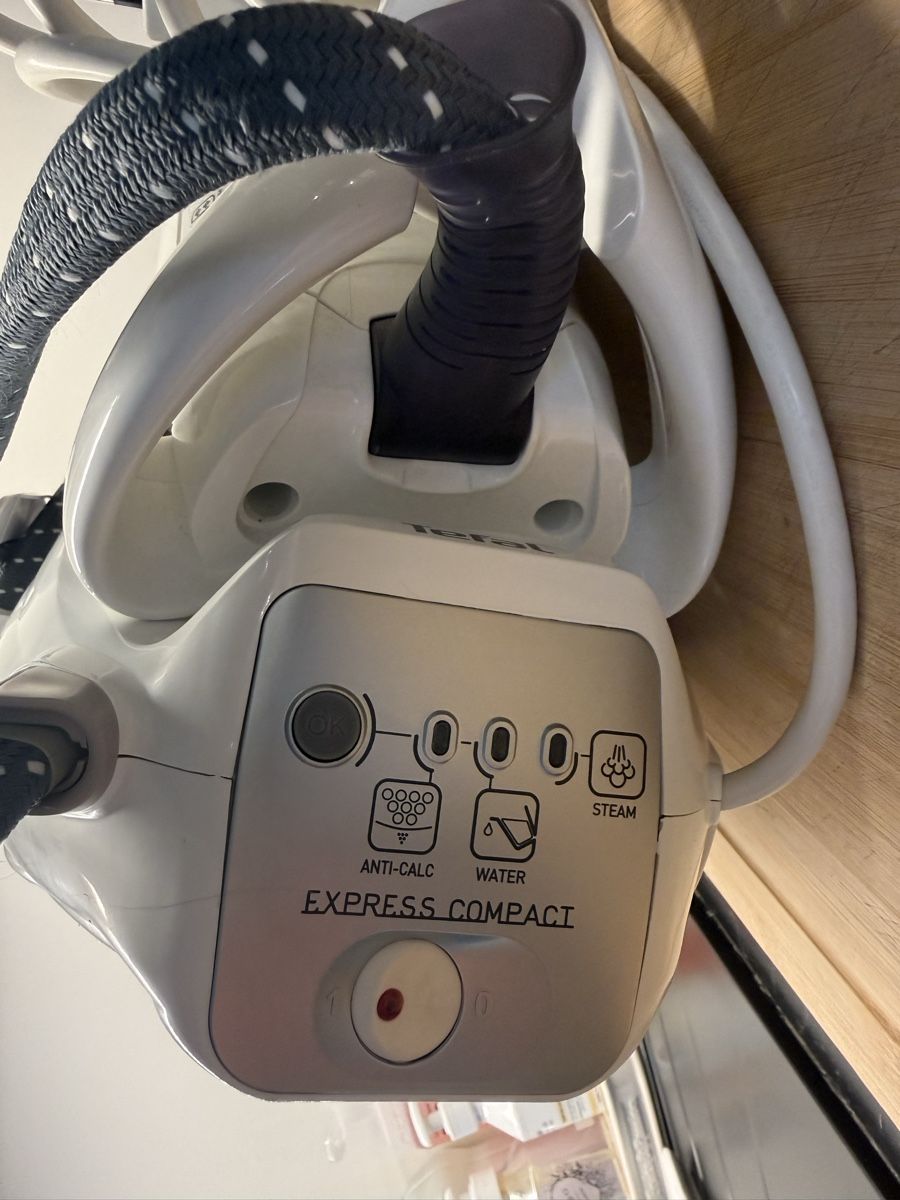 Tefal Bügeleisen: Centrale vapeur Tefal Express Compact GV7085  – Neu (gemäss Beschreibung) aus Lausanne von Doudoutze 7