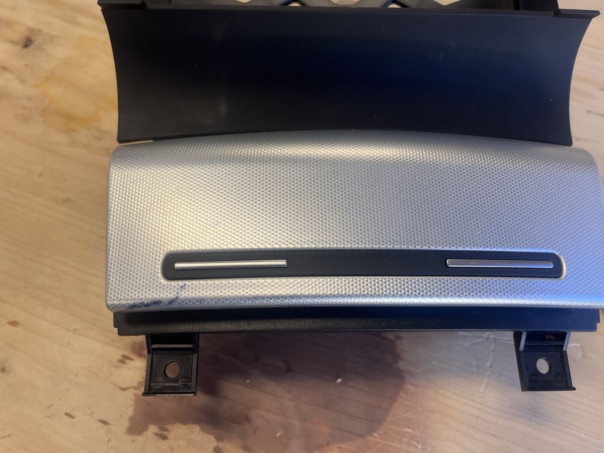 Audi Toutes les pièces auto: Garniture interne Audi A3/S3/Rs3 8P – D'occasion à Lausanne par kamikazy 3