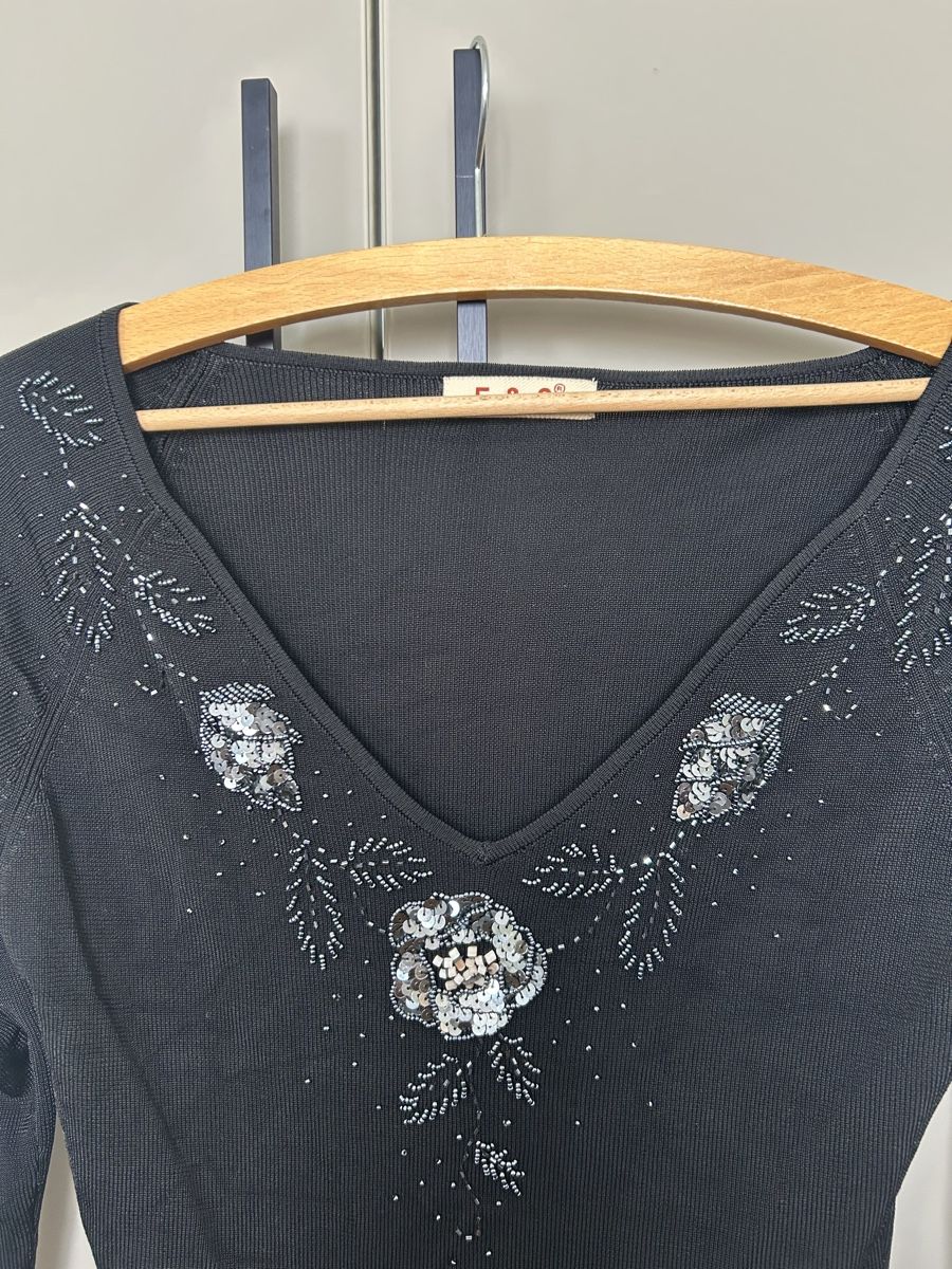Maglioni & Felpe: Festlicher Pulli mit Pailletten Blumenmuster Grösse S bis M – Usato da St. Gallen venduto da jojan 1