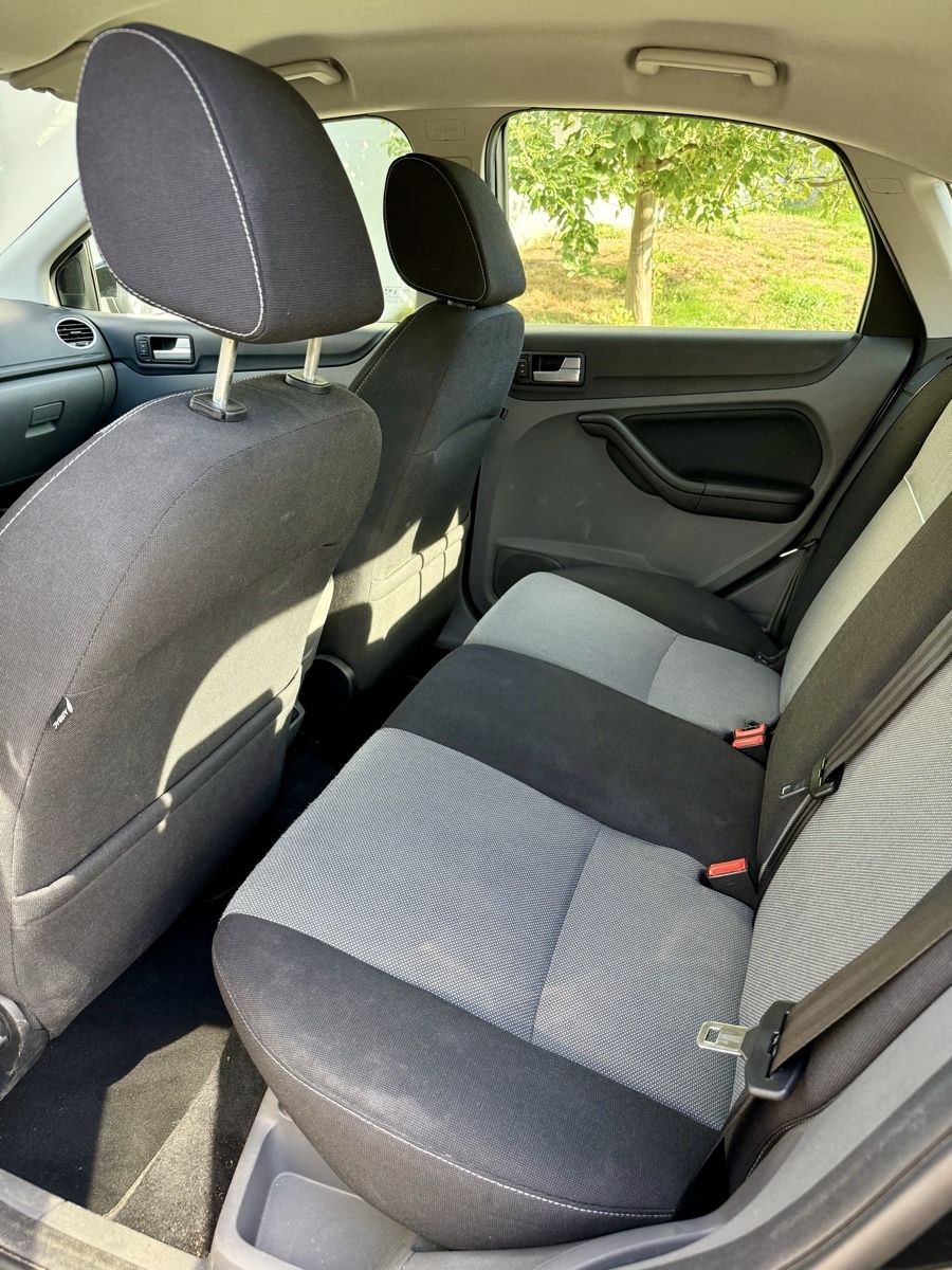Ford Automobili: Ford Focus 1.6i (2010) – Usato da Zeiningen venduto da Eagleeye2 5