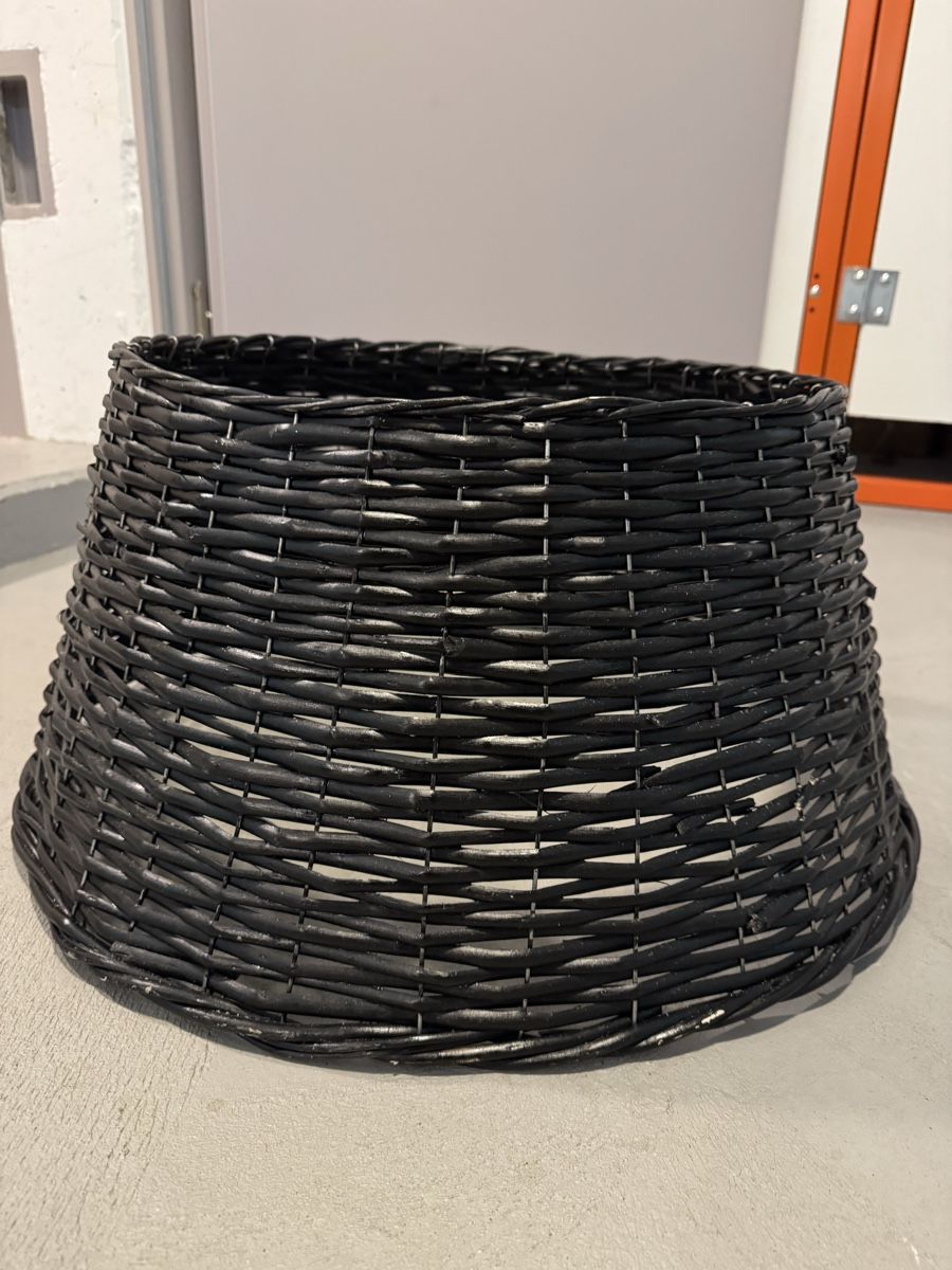Altro in Decorazioni & Accessori: Weihnachtsbaumständer aus Rattan – Usato da Feusisberg venduto da arm_l6k9 2