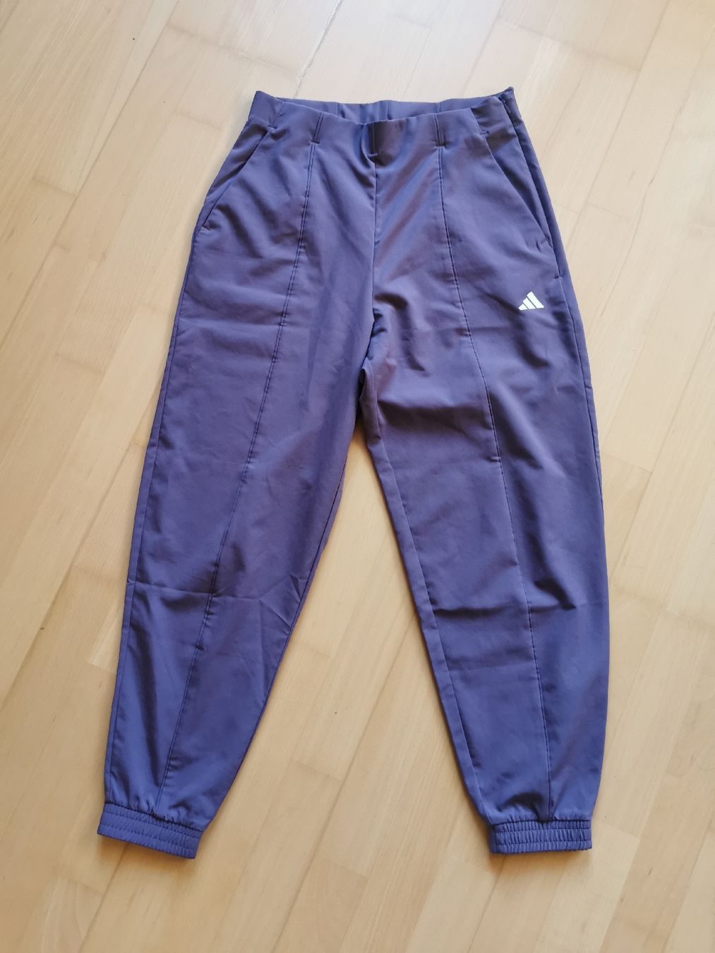 Adidas Pantaloni: Adidas Trainingshose Damen – Usato da Schaffhausen venduto da Ginsalabim