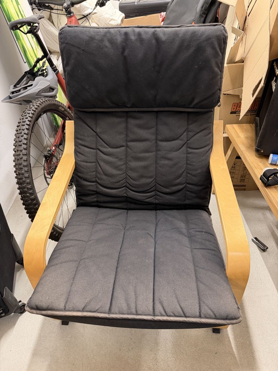 Ikea Poltrone: IKEA Sessel POÄNG mit schwarzem Bezug – Usato da Genève venduto da jnz_c2z6