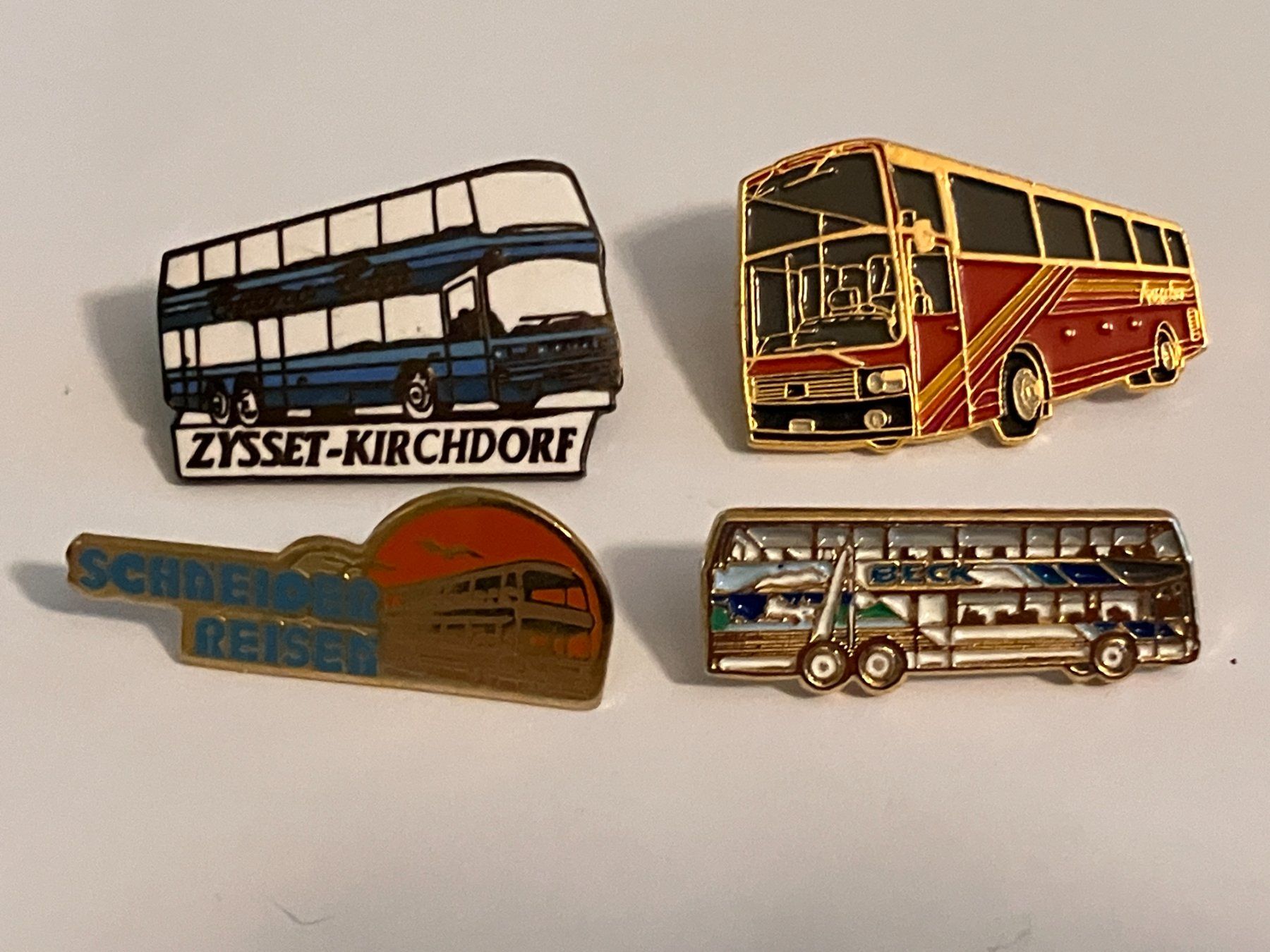 Plaketten & Abzeichen: 4 Pin Reisebusse Car – Gebraucht aus Basel von djwwpp