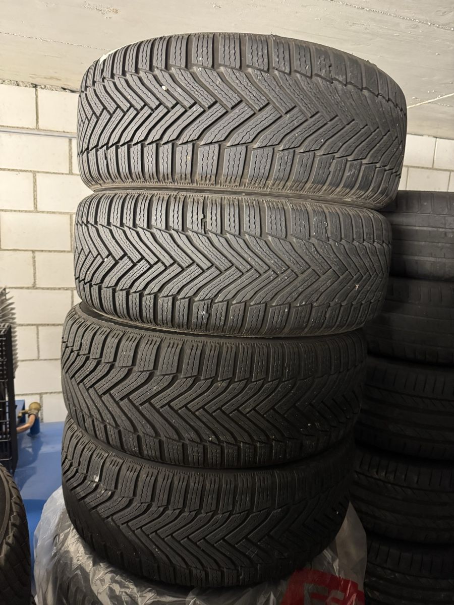Audi Pneumatici & Ruote complete: Audi Winterräder – Usato da Unterägeri venduto da Aegericars 3