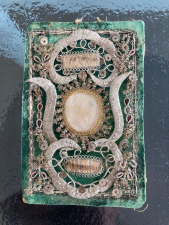 Wunderbare Reliquie mit filigraner Stickerei, extrem alt